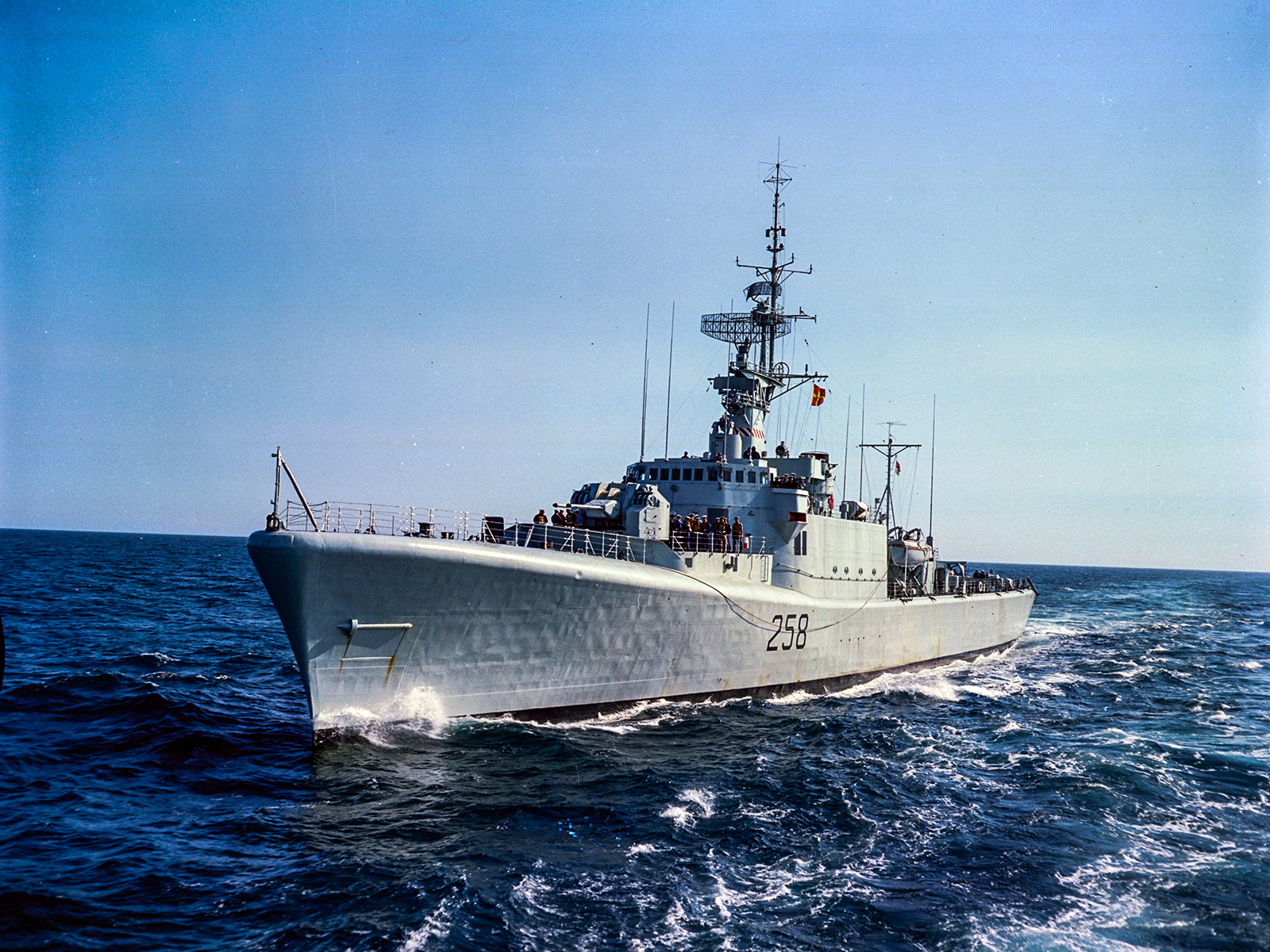 Slide - HMCS Kootenay