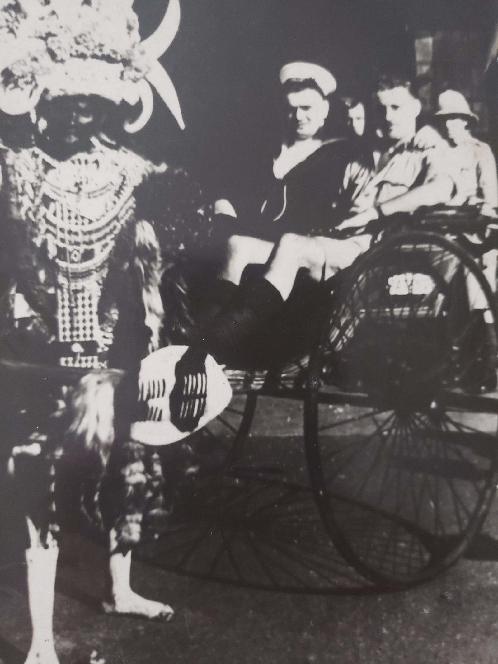 Wall and his brother on a rickshaw in Mombassa in 1944.